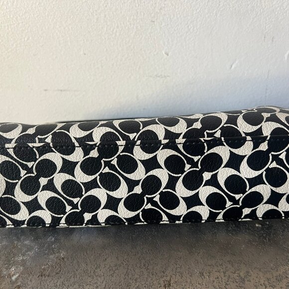 COACH COSMETIC CANVAS LOGO CLUTCH BAG BLK/WHT